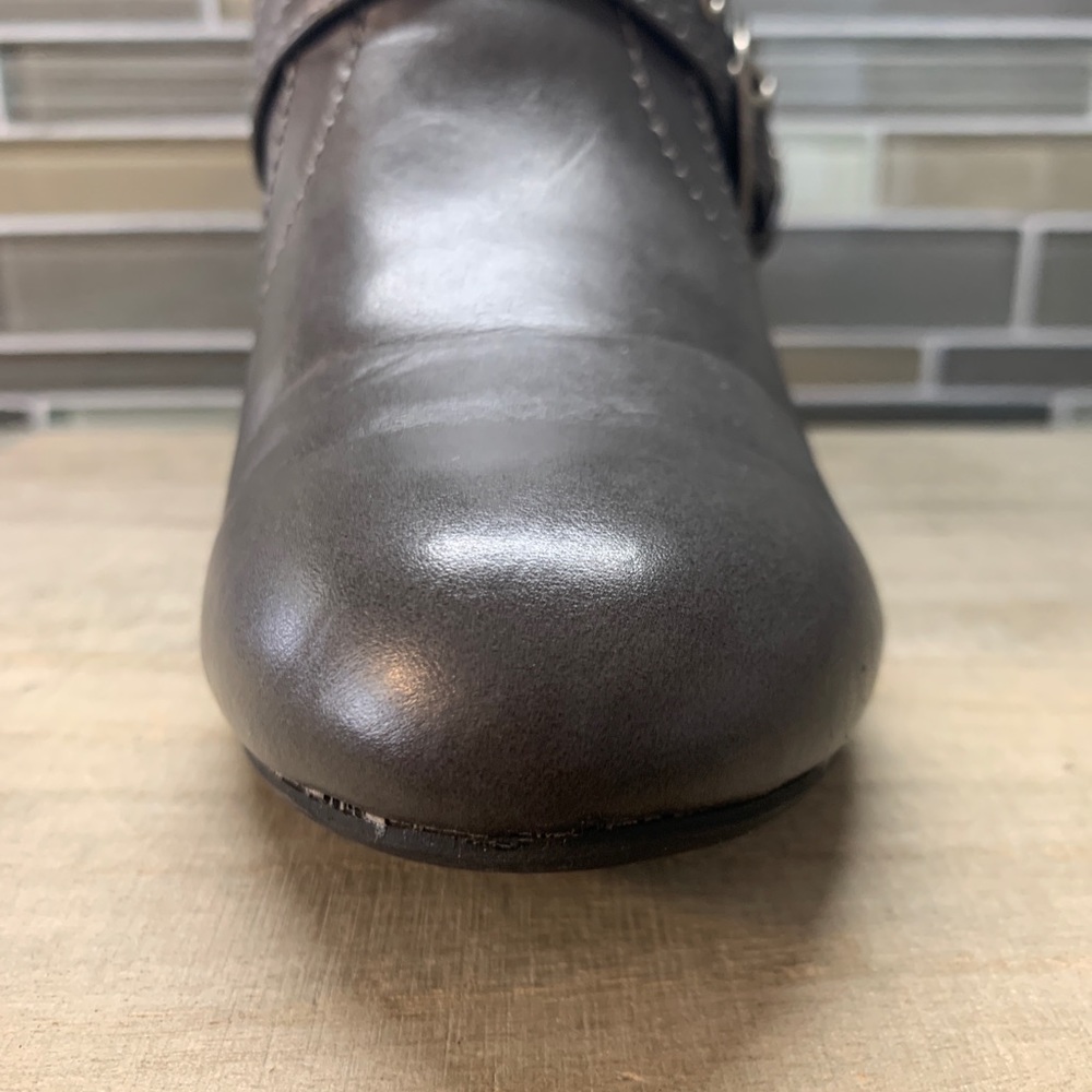 Maurice Fashions Gray Wrapped Buckle Ankle Bootie Boots Woman's Shoe Size 6 - Picture 11 of 12